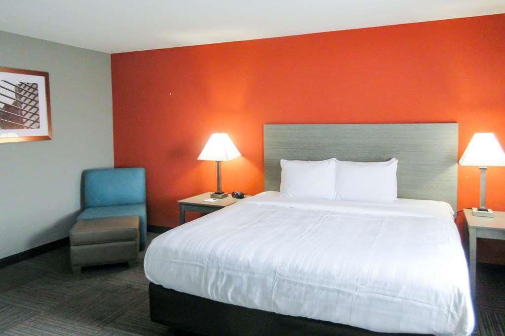 Quality Inn & Suites Hammond Near I-8090 Room photo