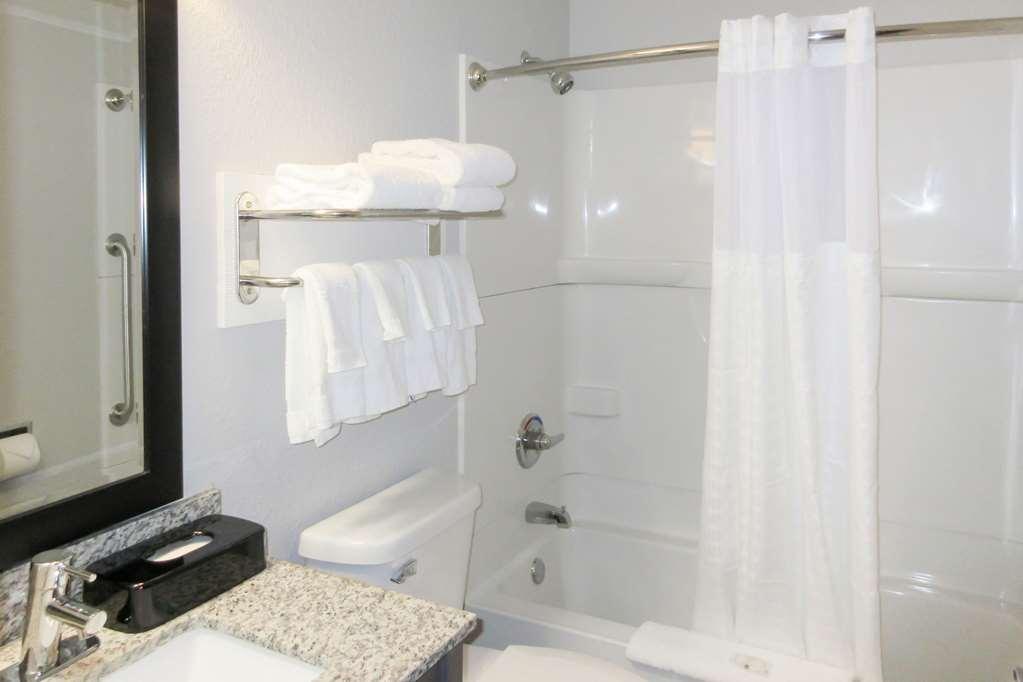 Quality Inn & Suites Hammond Near I-8090 Room photo